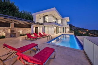 Villa Azure Duo | Abgeschirmte Villa mit Jacuzzi in Kalkan Üzümlü