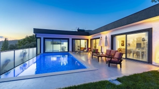 Villa Aqua | Flitterwochen Villa mit beheiztem Innenpool in Kalkan 