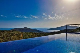 Villa Trio | Meerblickvilla mit Whirlpool in Kalkan Kördere