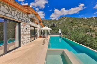 Villa Manna | Kalkan İslamlar’da Korunaklı Deniz Manzaralı Villa