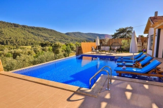 Villa Karaağaç | Geschützte Flitterwochenvilla mit Whirlpool 