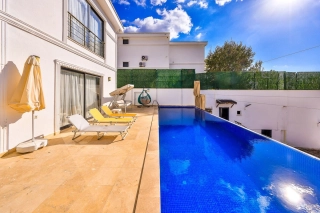 Villa Akasya | Kalkan İslamlar’da Korunaklı ve Isıtmalı Kapalı Havuzlu