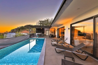 Villa Orya Due | Geschützte Konservative Villa mit Jacuzzi in Kalkan 