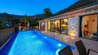 Villa Solis | Geschützte Flitterwochenvilla mit Jacuzzi in Kalkan 