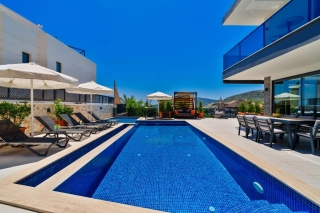 Villa Cassa | Kalkan Kızıltaş’ta Deniz Manzaralı, Kapalı Havuzlu Villa