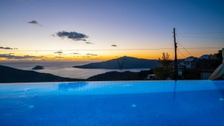 Villa Spring | Kördere’de Deniz Manzaralı Isıtmalı Havuzlu Villa 
