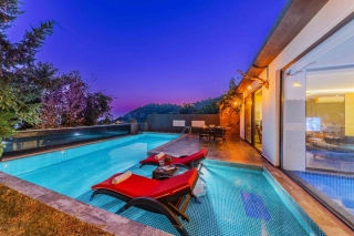 Villa Muzo | Geschützte Flitterwochenvilla mit Innenpool in Kalkan 