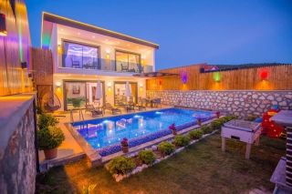 Villa Mirena | Abgeschirmte Villa mit Jacuzzi in Kalkan Patara