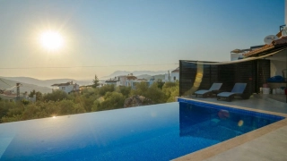 Villa Hibiscus | Kalkan Akbel’de Deniz, Doğa ve Şehir Manzaralı Villa