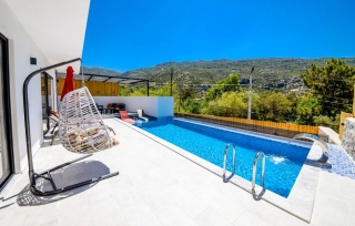 Villa Kumru | Kalkan İslamlar’da Jakuzili Doğa Manzaralı Villa