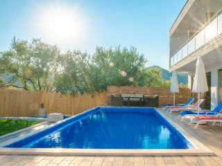 Villa Palas | Villa mit Beheiztem Innenpool und Jacuzzi in Kalkan 