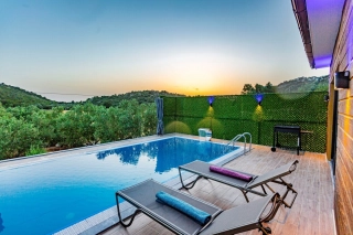 Villa Çağan | Sheltered Honeymoon Villa in Kalkan Ordu