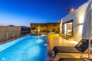 Villa Lambuka | Geschützte Meerblickvilla mit Jacuzzi in Kalkan Ulugöl