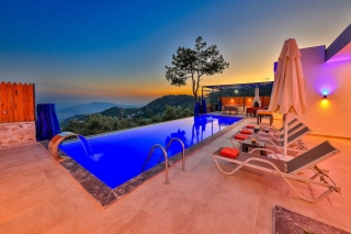Villa Karnaval | Geschützte Konservative Villa mit Privatpool 