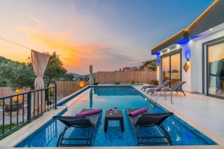 Villa Rüzgar Akbel | Sheltered Conservative Villa with Jacuzzi