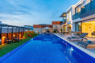 Villa Uçar Duo | Kalkan Akbel İncebel’de Korunaklı Sonsuzluk Havuzlu 