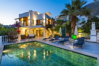Villa Verde, Deniz Manzaralı, Merkeze Yakın | Kalkan Villa