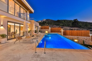Villa Foresta | Kalkan Sarıbelen’de Korunaklı Kapalı Havuzlu Villa