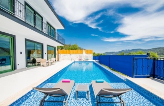 Villa Burcu Sarıbelen | Sheltered Villa with Jacuzzi in Kalkan 