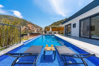Villa Mister | Abgeschirmte Villa mit Jacuzzi in Kalkan Ordu