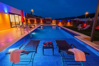 Villa Başak Sarıbelen | Kalkan Sarıbelen’de Korunaklı Jakuzili Villa
