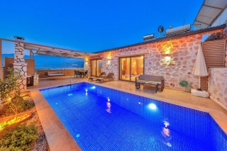 Villa Dio | Kalkan Yeşilköy’de Jakuzili Balayı Villası