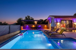 Villa Desiderio, Korunaklı, 4 Kişilik, Balayı | Kalkan Villa