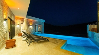 Villa Su Yolu 2 | Kalkan Ulugöl’de Korunaklı Isıtmalı Havuzlu Villa