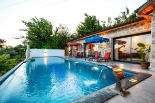 Villa Oran, villa with a capacity of 4 people located in the İslamlar