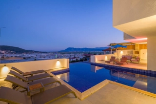 Villa Arı Yeşilköy - Kapalı Havuz & Saunalı Kiralık Villa