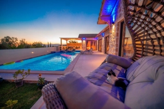 Villa İnci Üzümlü, Korunaklı, 4 Kişilik | Kalkan Villa 