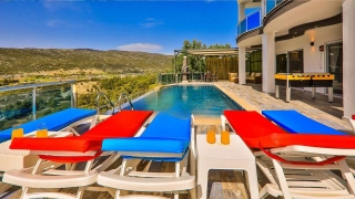 Villa Defne Sarıbelen | Sheltered Villa with Jacuzzi in Kalkan