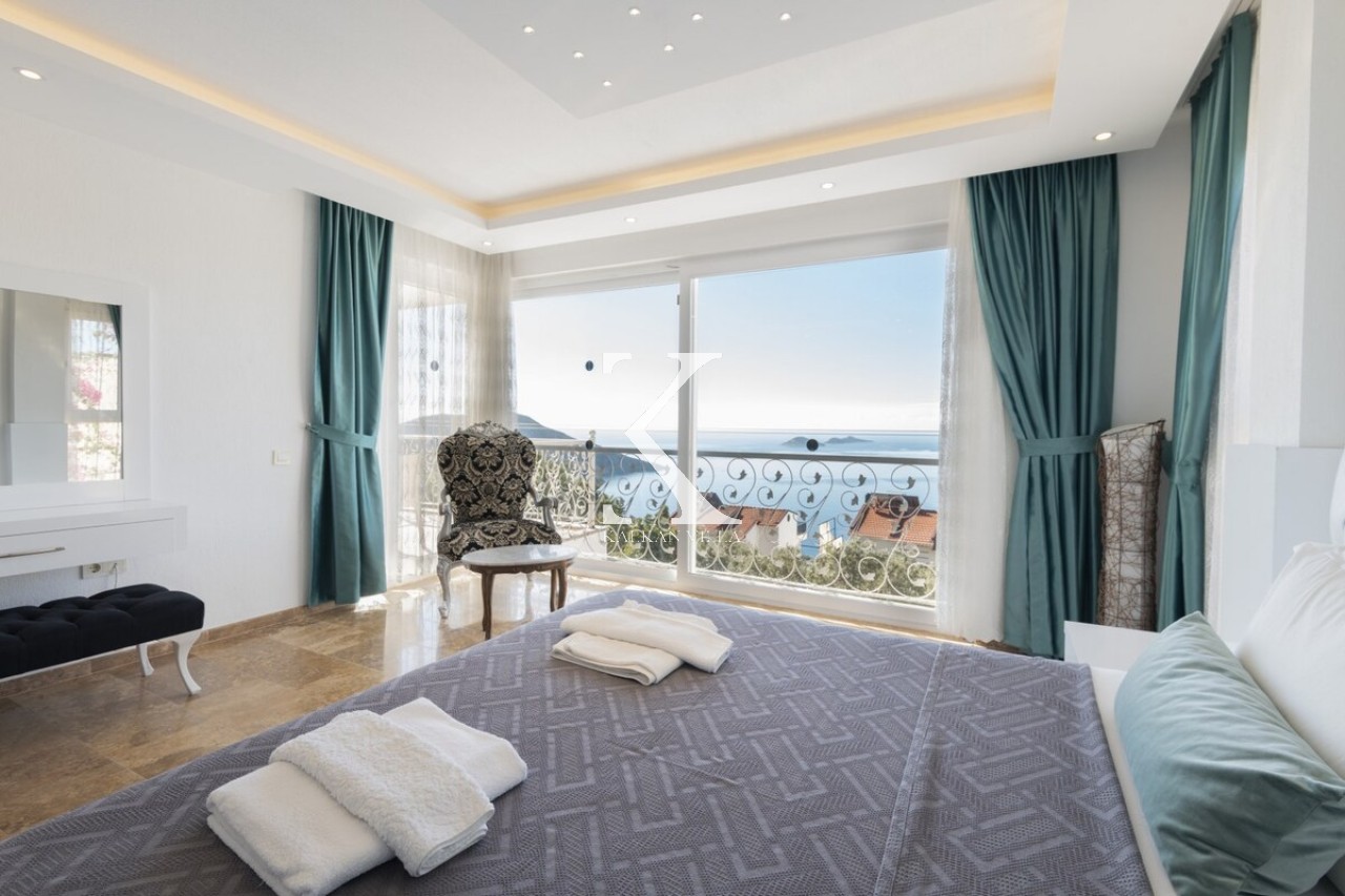 Villa Aura