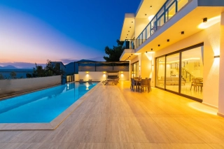 Villa Kaila | Luxury Villa with Jacuzzi and Sauna in Kalkan Üzümlü