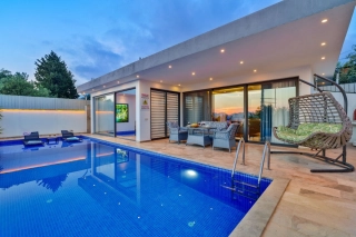 Villa Şakşuka | Kalkan Üzümlü’de Korunaklı Kapalı Havuzlu Villa