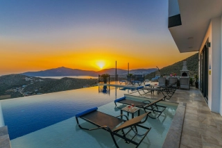 Villa Pelit | Luxusvilla mit Innenpool und Naturblick in Ulugol