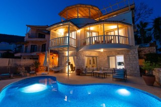 Villa Haziran, Deniz Manzaralı , Denize Yakın | Kalkan Villa