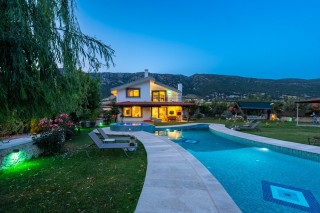 Villa Topcu Garden, speziell gestalteter Pool, großer Garten | Kalkan 