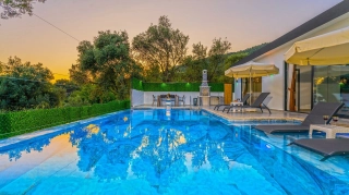 Villa Karaardıç - 5 Kişilik, Korunaklı Villa Kiralama