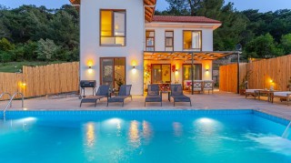 Villa Casa Luna ,Doğa içerisinde ,Korunaklı ,Bahçe| Kalkan Villa 