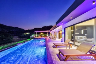 Villa Free - Kapalı Havuzlu & Korunaklı Lüks Villa Kiralama
