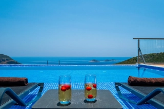 Villa Meri Akbel | Geschützte Villa mit Whirlpool und beheiztem Pool 