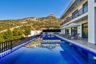 Villa Blue Night | Kalkan’da Korunaklı Saunalı Lüks Villa