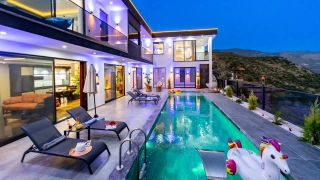 Villa Water Moon | Luxusvilla mit Innenpool in Kalkan Çavdır