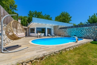 Villa Hep | Kalkan Üzümlü’de Korunaklı Jakuzili Balayı Villası