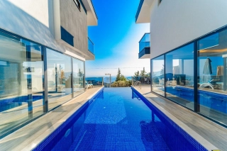 Villa Zümrüt Kördere | Kapalı Havuzlu Saunalı Deniz Manzaralı Villa