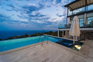 Villa Avenir | Kaş Gökçeören’de Kapalı Havuzlu Saunalı Lüks Villa