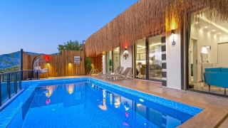 Villa Şahin 2 | Flitterwochenvilla mit beheiztem Pool in Kalkan Üzümlü