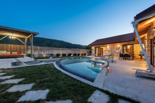 Villa Topçu Stone | Luxusvilla mit Naturblick und Whirlpool