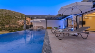 Villa Benk Palas | Abgeschirmte Villa mit Pool und Jacuzzi in Kalkan